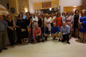 Foto de familia de los doctores de la promoción del 76 reunidos en Vera.