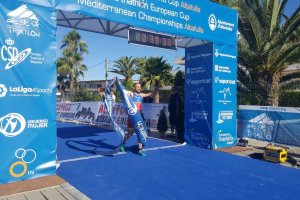 Jairo Ruiz llegando primero a meta en la Copa del Mundo.