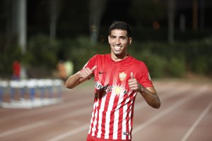 Segura celebra su doblete ante el Huétor Tájar.