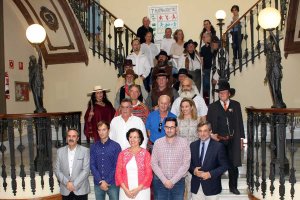 Foto en grupo tras la presentación del festival.