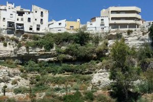 Casas colgantes en la rambla de Sorbas.