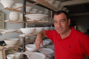 Baldomero investiga en sus ratos libres en Internet lo que se hace en Japón, Alemania...