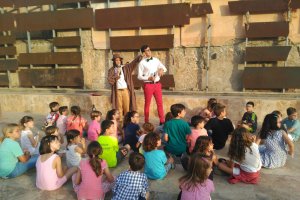 Visita escolar realizada por las calles de Almería.