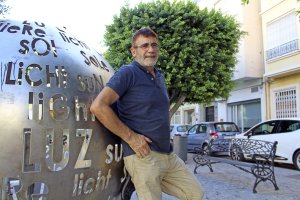José Sánchez Uroz se trajo de Alemania su afición por las plantas y ahora es un buscador de alimentos naturales.