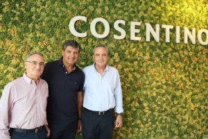 Eduardo Martínez-Cosentino, Toni Nadal y Francisco Martínez-Cosentino durante esta cita.