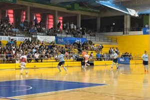 Buen ambiente en el partido del estreno,