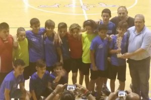 Los campeones con el presidente de El Ejido, Vicente Puertas.