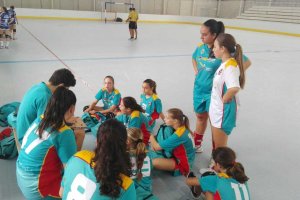 Atendiendo al entrenador.