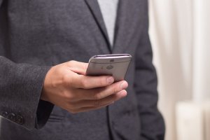Se le acusa de acosar telefónicamente a su expareja.