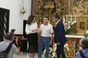 Eduardo D. Vicente recibiendo ayer la distinción.