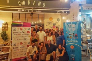 Tras la cena una foto de familia.