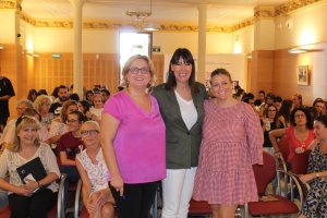 Mabel Lozano, con Francisca Serrano en la emisión esta mañana del documental.