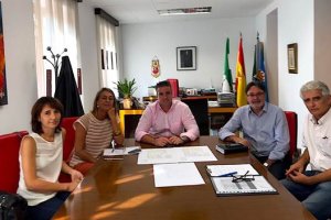 Reunión de técnicos de Salud y redactores del proyecto del nuevo Centro de Salud con el Alcalde de Viator.?