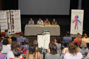 Coloquio en la sala B del Teatro Auditorio de El Ejido sobre la explotación sexual y la trata de seres humanos.