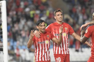 Tino Costa celebrando su gol.