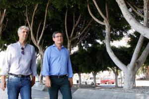 Manuel Cortés y César Arróniz en uno de los parques.