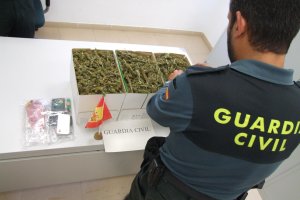 Incautación de un alijo de marihuana anterior.