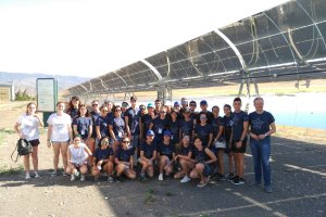 Grupo de estudiantes en su visita a la Plataforma.
