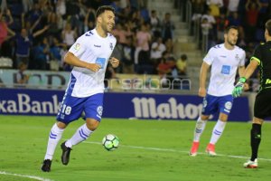 Casadesus celebrando su gol ante el meta Casto.