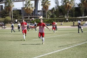 Álex Corredera celebra uno de sus goles.