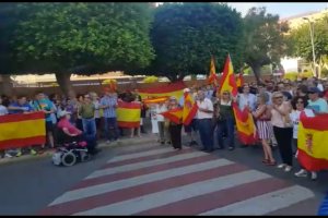 Concentración en la Comandancia de la Guardia Civil.