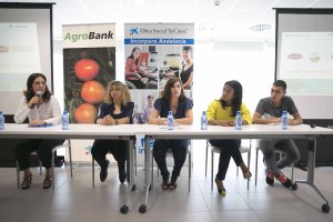 Representantes de empresas y beneficiarios del programa Incorpora.