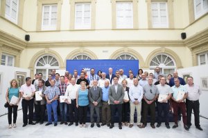 Alcaldes de medio centenar de municipios han recibido de manos del presidente de Diputación  la subvención para la realización de diferentes proyecto