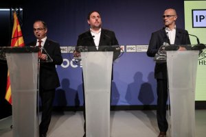 Jordi Turull, Oriol Junqueras y Raül Romeva, durante la rueda de prensa.