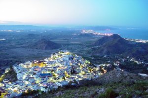 Panorámica de Mojácar pueblo con el mar de fondo y otras poblaciones costeras.