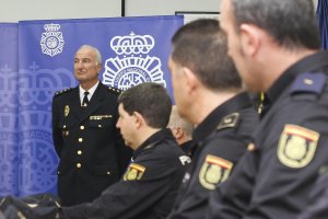 El comisario jefe de la UCOP, Pedro Giménez, en una jornada celebrada en la comisaría de la calle Alcalde Muñoz (Almería).