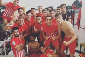 Fiesta en el vestuario del Almería B.