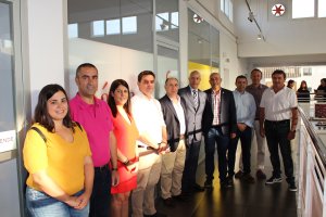 Autoridades ayer en la inauguración de la oficina.