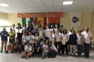 Los campeones posan unidos.