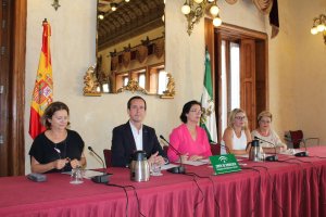 Presentación de las actividades de la lucha contra el cáncer en la delegación del Gobierno de la Junta