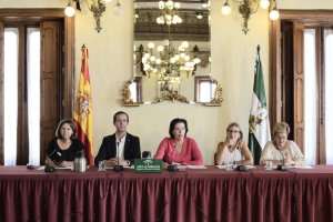 Presentación ayer de las actividades en el "Mes de lucha contra el cáncer de mama",