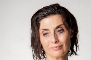 Isabel Ampudia interpreta a Carmen de Burgos en este monólogo dramático. (Foto: Rosa Jiménez)