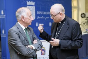 El obispo de Almería, con el presidente de Diputación, Gabriel Amat