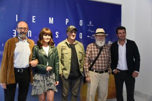 Nerea Camacho, con Miguel Rellán, Roberto Álamo, José Luis Cuerda y Arturo Valls, ayer.