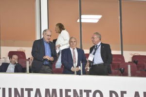 Alfonso García en el palco del Estadio Mediterráneo.