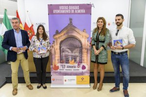 Presentación del calendario de visitas guiadas para este otoño, ayer.