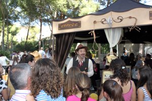 Miles de visitantes han disfrutado de diferentes actividades en el parque Los Pinos en Tabernas, en el marco del festival.