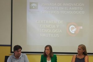 La delegada de Educación inauguró la jornada celebrada en el IES El Jaroso.