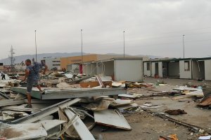 Demolición en julio de 2016 de las otras 16 viviendas prefabricadas una vez que se hicieron los primeros realojos en El Puche Norte.