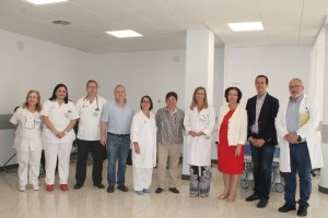 La gerente del SAS?(centro) en su visita ayer a las instalaciones reformadas.