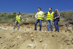 El diputado de Fomento, Óscar Liria, visitando la zona.