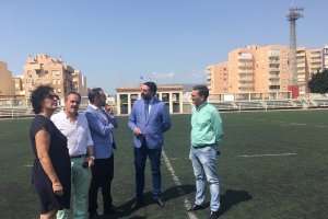 Visita de representantes de la Junta de Andalucía al estadio