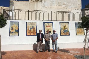 El alcalde acompañado por Antonio El Puntas (centro) y el concejal de Obras.