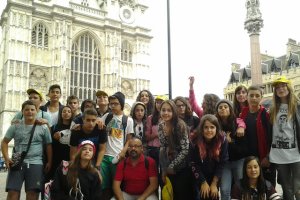 Alumnos del IES Sierra de Gador en un intercambio anterior con el instituto Grahan School de Inglaterra. En el centro, Jose Antonio Cárceles.