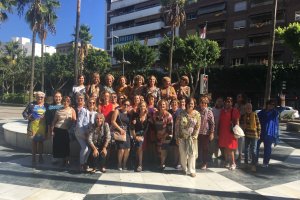 Foto de familia de las participantes en el encuentro.