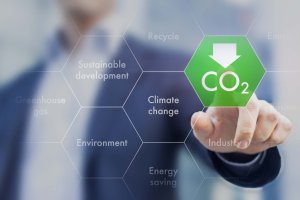 Minimizar la huella de carbono es una parte fundamental de la sostenibilidad ambiental de las empresas.